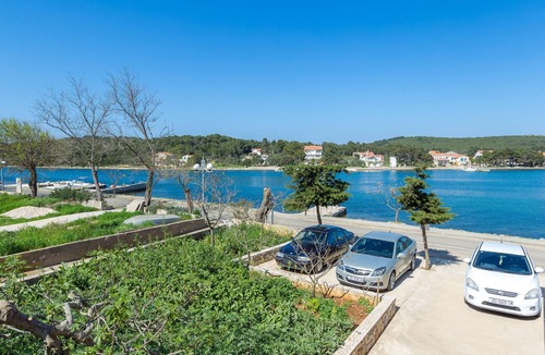 Veli Rat Apartment | One bedroom apartment near beach Veli Rat, Dugi otok (A-11525-c)
