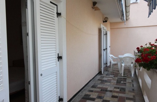 Kustici Apartment | One bedroom apartment near beach Zubovići, Pag (A-6356-g)