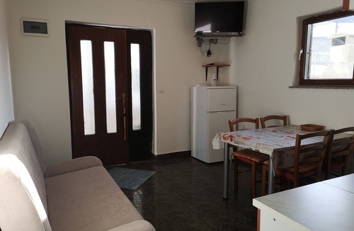 Kustici Apartment | One bedroom apartment near beach Zubovići, Pag (A-23921-c)