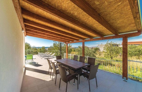 Kastel Luksic Apartment | One-Bedroom Apartment in Kastel Luksic