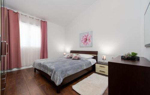 Podgradina Apartment | One-Bedroom Apartment In Podgradina