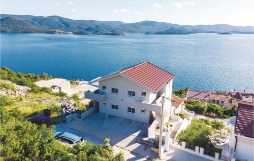 Komarna Apartment | One-Bedroom Apartment Klek With Sea View 04
