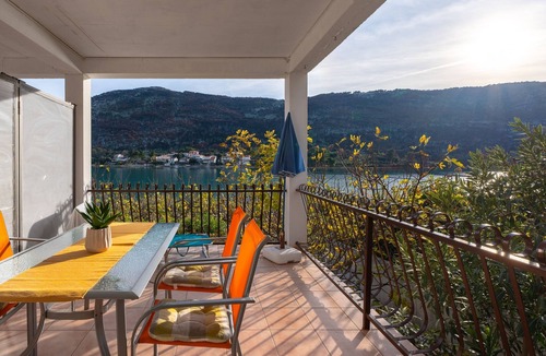 Grebastica Apartment | One bedroom apartment near beach Grebaštica, Šibenik (A-13942-b)