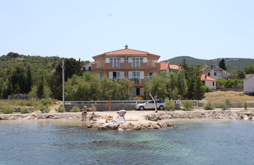 Banj Apartment | One bedroom apartment near beach Banj, Pašman (A-8206-a)