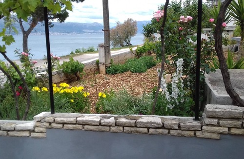 Arbanija Apartment | One bedroom apartment near beach Arbanija, Čiovo (A-17280-b)