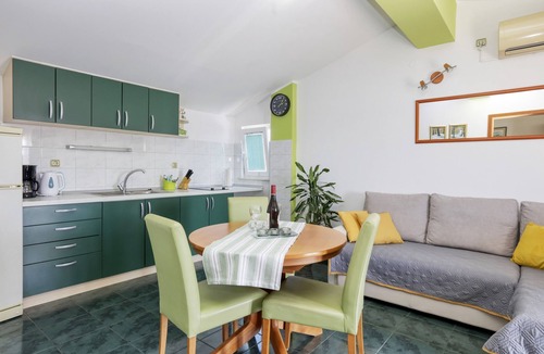 Jezera Apartment | One bedroom apartment near beach Jezera, Murter (A-796-d)