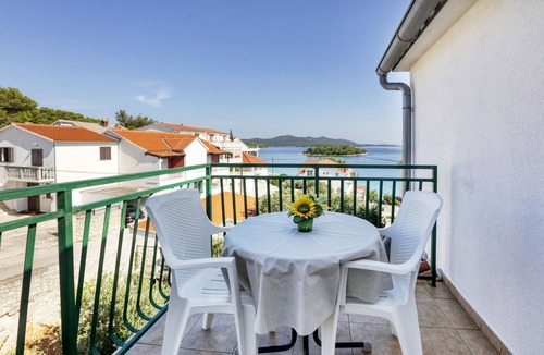 Jezera Apartment | One bedroom apartment near beach Jezera, Murter (A-796-d)