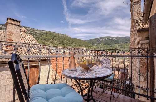 Komiza Apartment | One bedroom apartment near beach Komiža, Vis (A-3035-a)