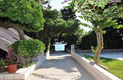 Poljana Apartment | One bedroom apartment near beach Poljana, Ugljan (A-24970-b)