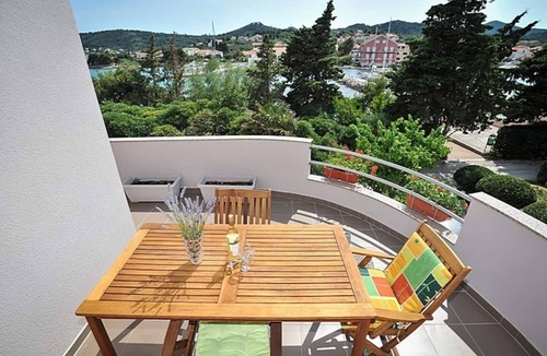 Poljana Apartment | One bedroom apartment near beach Poljana, Ugljan (A-24970-c)