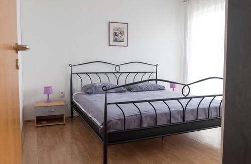 Arbanija Apartment | One bedroom apartment near beach Arbanija, Čiovo (A-16117-a)
