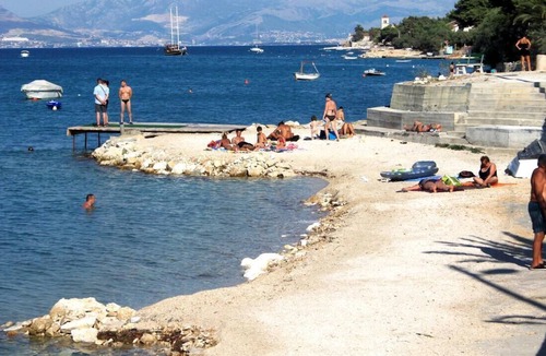 Arbanija Apartment | One bedroom apartment near beach Arbanija, Čiovo (A-16117-c)