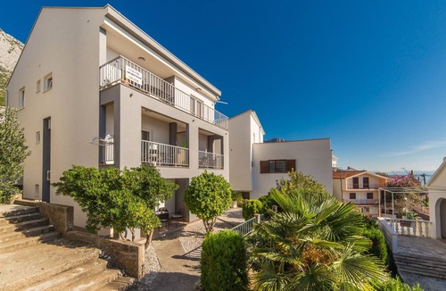 Brist Apartment | One bedroom apartment near beach Brist, Makarska (A-11078-b)