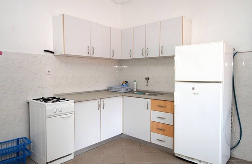 Gdinj Apartment | One bedroom apartment near beach Cove Pobij, Hvar (A-8702-d)