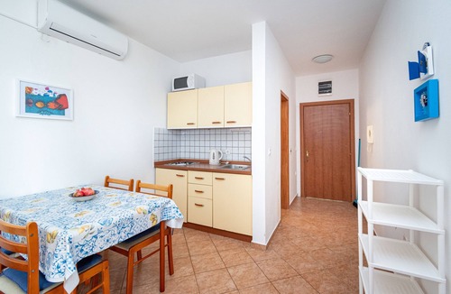 Mandre Apartment | One bedroom apartment near beach Mandre, Pag (A-4092-b)
