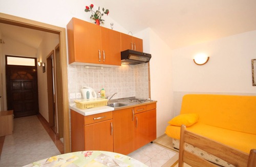 Preko Apartment | One bedroom apartment near beach Preko, Ugljan (A-8515-c)