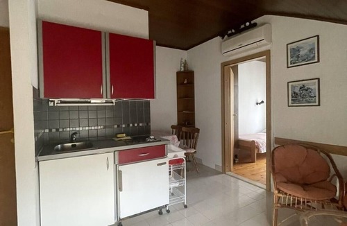 Tkon Apartment | One bedroom apartment near beach Tkon, Pašman (A-21943-b)
