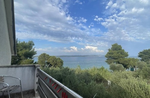 Tkon Apartment | One bedroom apartment near beach Tkon, Pašman (A-21943-b)