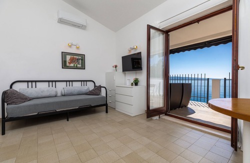 Omis Apartment | One bedroom apartment near beach Nemira, Omiš (A-4277-a)