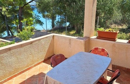 Tkon Apartment | One bedroom apartment near beach Tkon (Pašman) (A-5840-a)