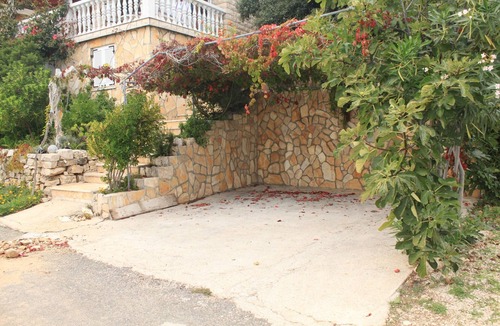 Milna Apartment | One bedroom apartment near beach Milna (Vis) (A-8917-a)