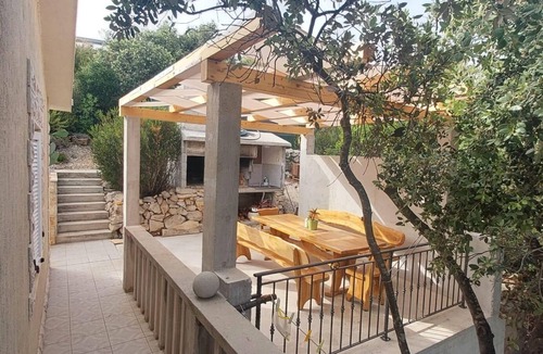 Milna Apartment | One bedroom apartment near beach Milna, Vis (A-8917-c)