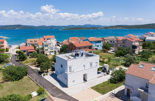 Betina Apartment | One bedroom apartment with hot tub Betina, Murter (A-20450-b)