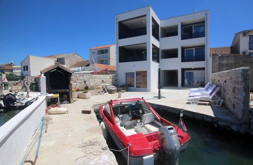 Betina Apartment | One bedroom apartment with terrace and sea view Betina, Murter (A-21840-b)