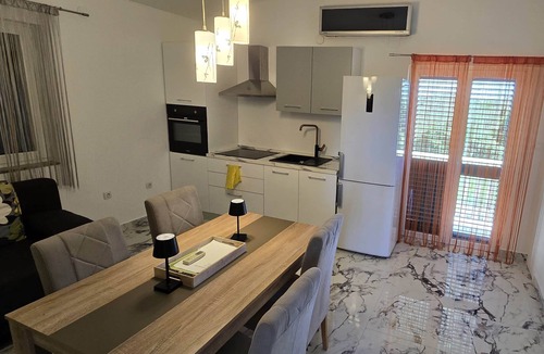 Bibinje Apartment | One bedroom apartment with a swimming pool Bibinje (Zadar) (A-6121-b)