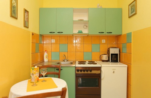 Pisak Apartment | One bedroom apartment with air-conditioning Pisak, Omiš (A-18141-e)
