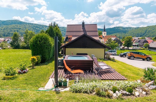 Prezid Apartment | One bedroom apartment with terrace Prezid, Gorski kotar (A-20260-b)