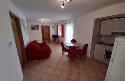 Vinisce Apartment | One bedroom apartment with balcony and sea view Vinišće, Trogir (A-6117-b)