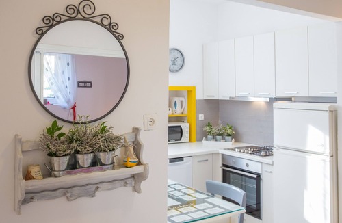Komiza Apartment | One bedroom apartment with terrace Komiža, Vis (A-11671-a)