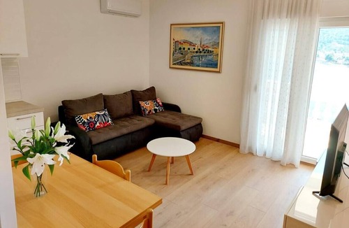 Marina Apartment | One bedroom apartment with terrace and sea view Marina, Trogir (A-9037-d)