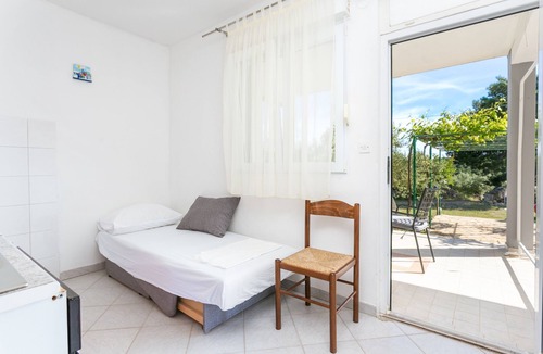 Cove Osibova (Milna) Apartment | One bedroom apartment with terrace and sea view Cove Smrčeva, Brač (A-20193-a)
