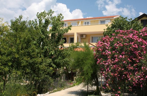 Susica Apartment | One bedroom apartment with terrace and sea view Murter (A-5100-d)