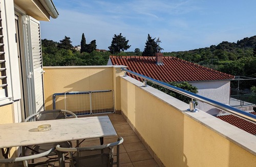 Susica Apartment | One bedroom apartment with terrace and sea view Murter (A-5100-d)