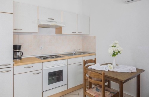 Mugeba Apartment | One bedroom apartment with a swimming pool Valkarin, Poreč (A-24238-a)