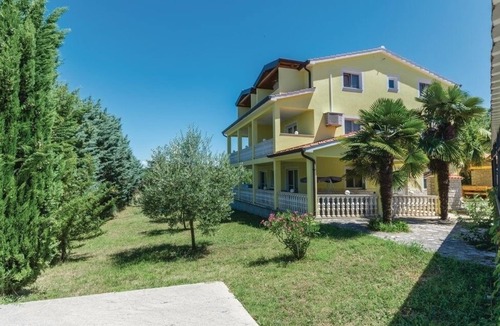 Mugeba Apartment | One bedroom apartment with a swimming pool Valkarin, Poreč (A-24238-a)