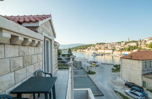 Povlja Apartment | One bedroom apartment with balcony and sea view Povlja, Brač (A-14126-a)