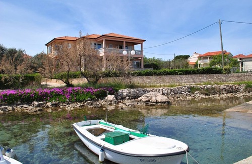 Batalaza Apartment | One bedroom apartment with a swimming pool by the beach Ugljan (A-829-a)