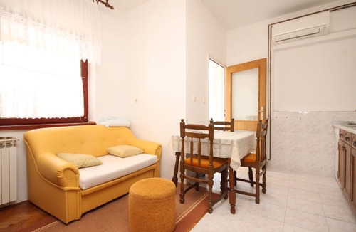 Batalaza Apartment | One bedroom apartment with a swimming pool by the beach Ugljan (A-829-a)