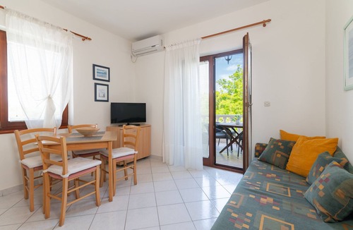 Muline Apartment | One bedroom apartment with terrace and sea view Muline, Ugljan (A-8521-c)
