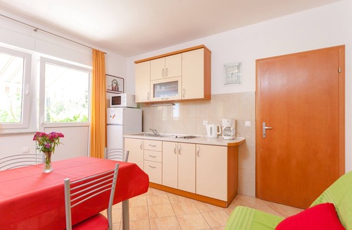 Brela Apartment | One bedroom apartment with terrace Brela, Makarska (A-13118-a)