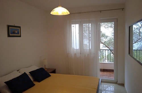 Valun Apartment | One bedroom apartment with balcony and sea view Valun, Cres (A-386-b)