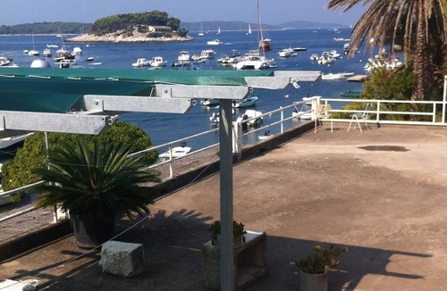Krizna luka Apartment | One bedroom apartment with terrace and sea view Hvar (A-24926-a)