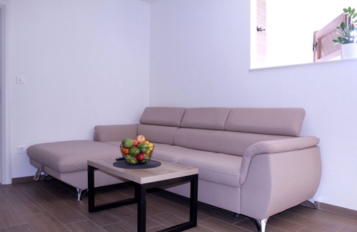 Krsan Apartment | One bedroom apartment with terrace Čepić, Central Istria - Središnja Istra (A-15878-a)