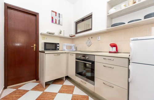 Omis Apartment | One bedroom apartment with balcony and sea view Omiš (A-20787-c)