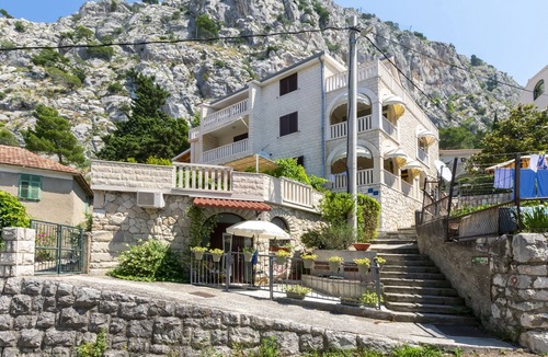Omis Apartment | One bedroom apartment with terrace and sea view Omiš (A-20787-d)