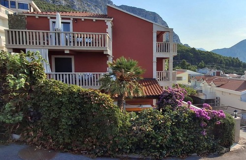 Duce Apartment | One bedroom apartment with balcony and sea view Duće, Omiš (A-23509-b)